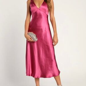 Lulu’s Magenta Satin Cowl Back Midi Slip Dress. Size M. New with tags!